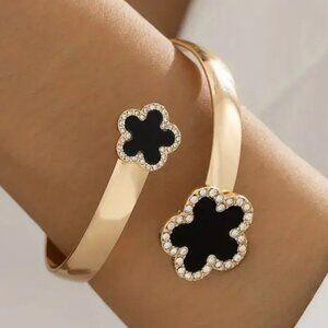 Beautiful Twisted Flower Buff Bangle Bracelet